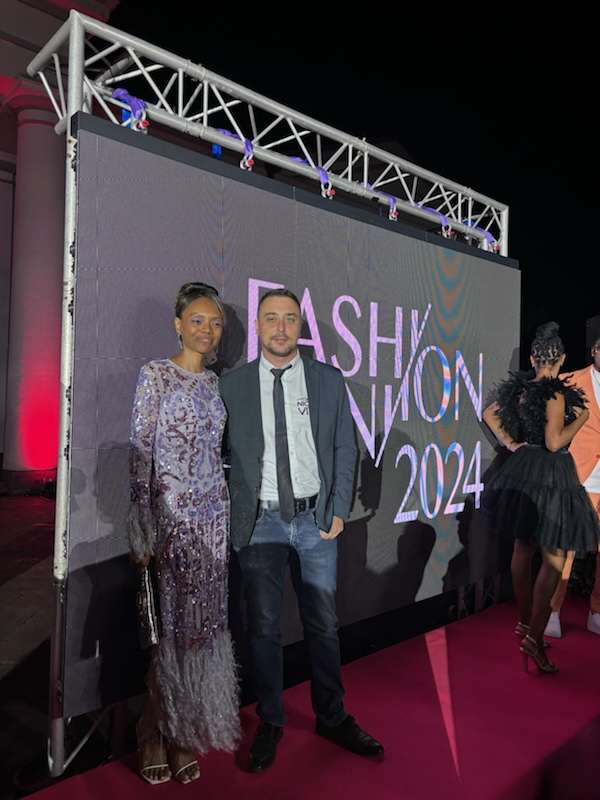 Nico VTC Chauffeur Professionnel — Soirée Fashion 2024 La Réunion Nico VTC chauffeur professionnel présent à l'événement Fashion 2024 à La Réunion, service de transport VTC haut de gamme